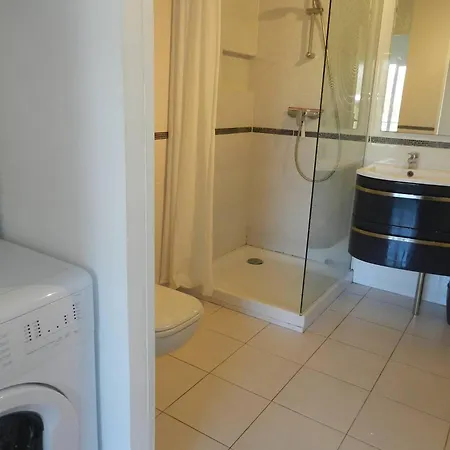 Apartment Le Lavandou, 2 Pieces, 4 Personnes - Fr-1-251-599